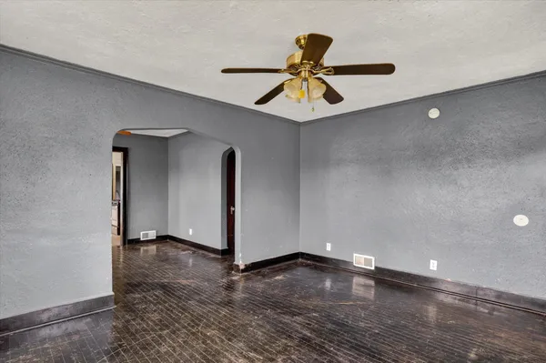 $134,900 | 226 East High Street, Jackson, MI 49203