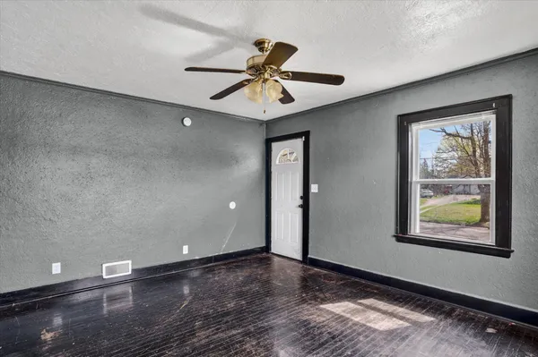 $134,900 | 226 East High Street, Jackson, MI 49203