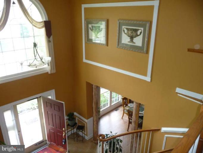 18301 Wickham Road Olney, MD 20832 - Photo 3 of 30 Foyer 1