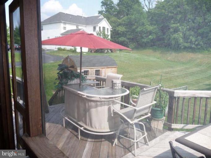 18301 Wickham Road Olney, MD 20832 - Photo 26 of 30 Deck 3