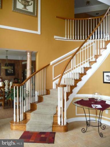 18301 Wickham Road Olney, MD 20832 - Photo 4 of 30 Foyer 2