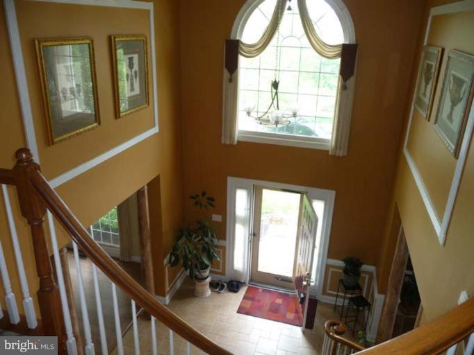 18301 Wickham Road Olney, MD 20832 - Photo 5 of 30 Foyer 3