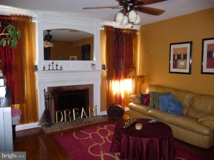 18301 Wickham Road Olney, MD 20832 - Photo 10 of 30 Family Room