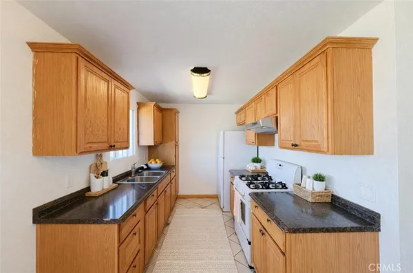 $2,500 | 5834 Ferguson Drive, Unit B, Commerce, CA 90022