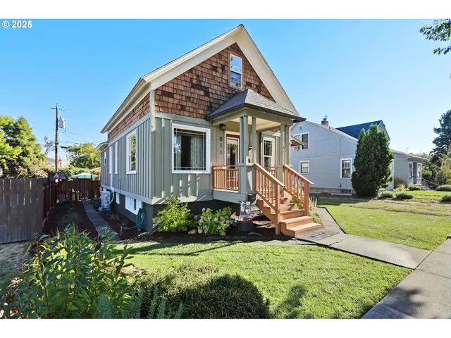 a view of a house with a yard