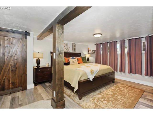 a bed room with a bed and a closet