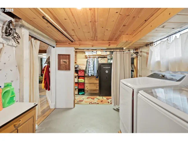 a view of a storage & utility room