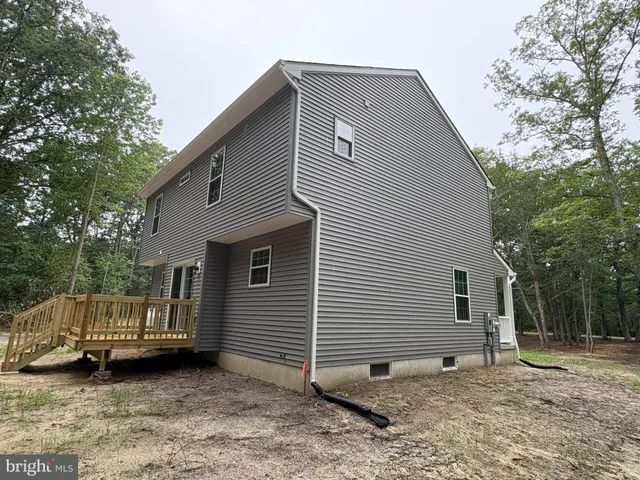 a view of a small house and a yard