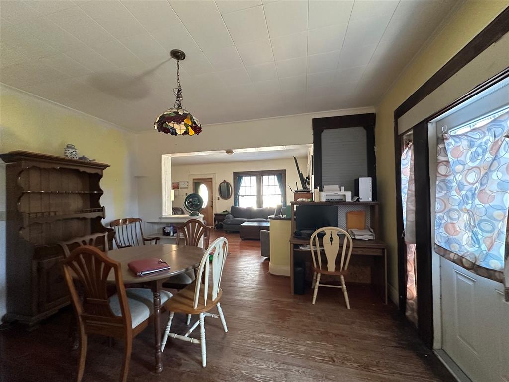 513 West Main Street Wauchula, FL 33873 - Photo 22 of 43 a dining room with furniture window and wooden floor
