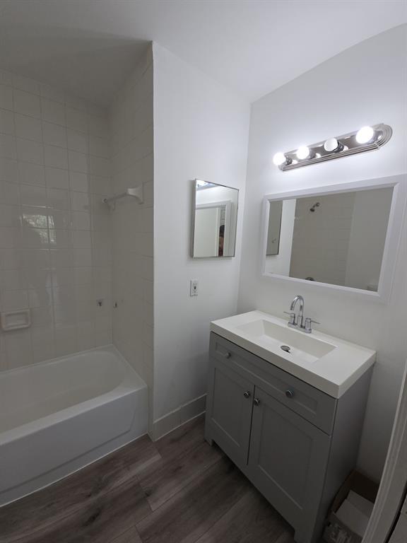 12172 St Andrews Place, Unit 305 Miramar, FL 33025 - Photo 28 of 35 a bathroom with a tub sink and mirror