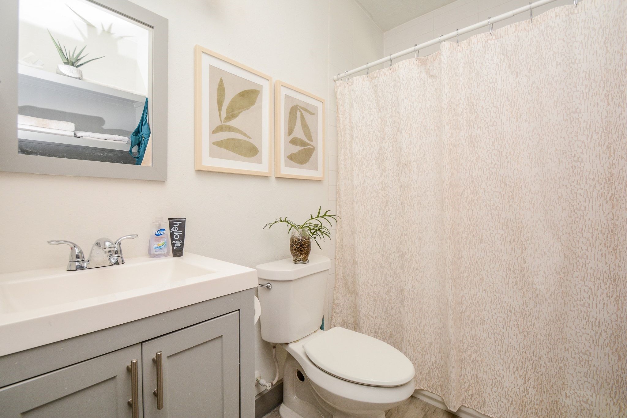 2018 Fulton Street, Unit 2 Houston, TX 77009 - Photo 14 of 20 Full size bathroom with tub/shower combo.