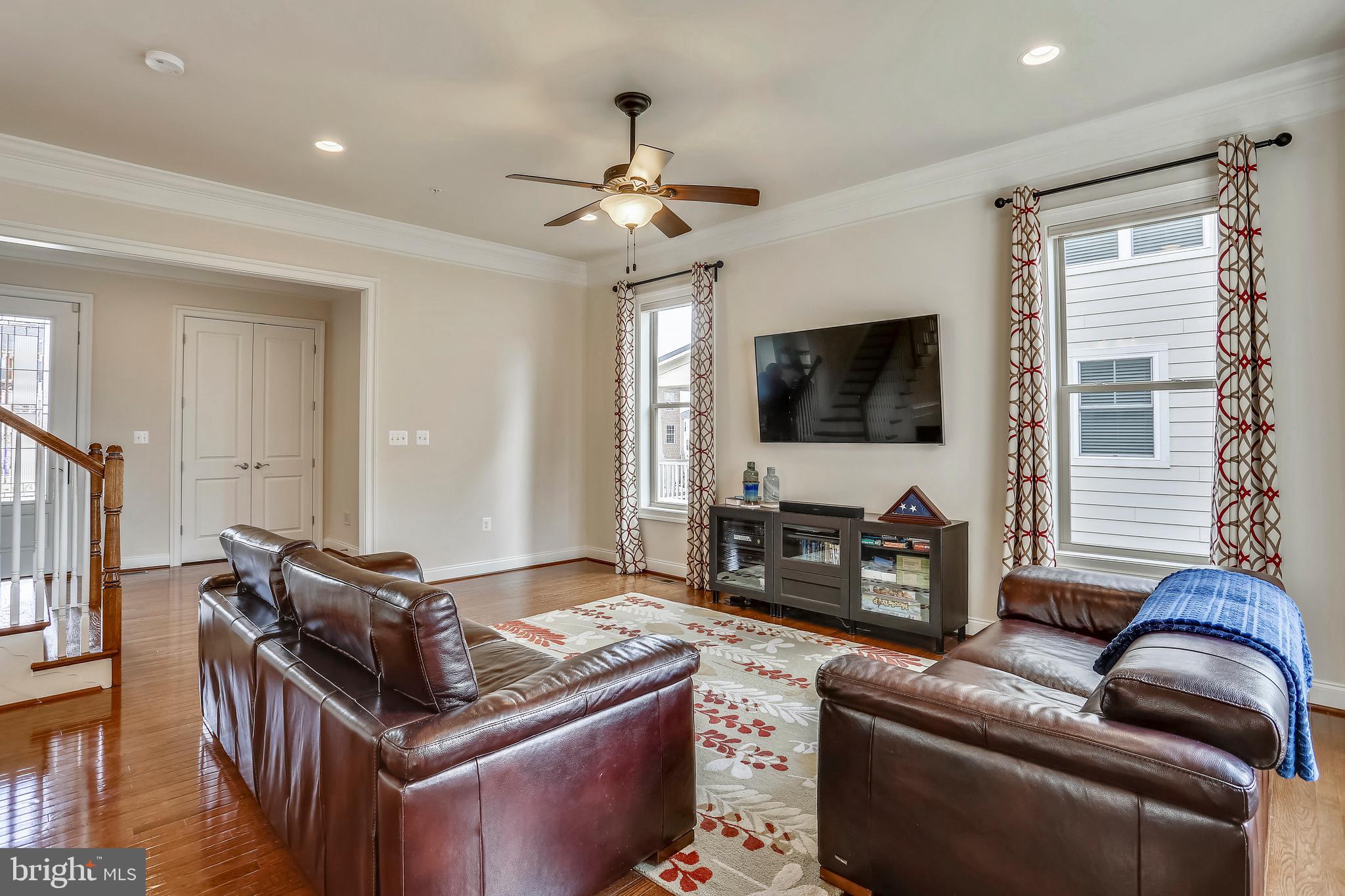13618 Alderton Road Silver Spring, MD 20906 - Photo 17 of 57 Living Room