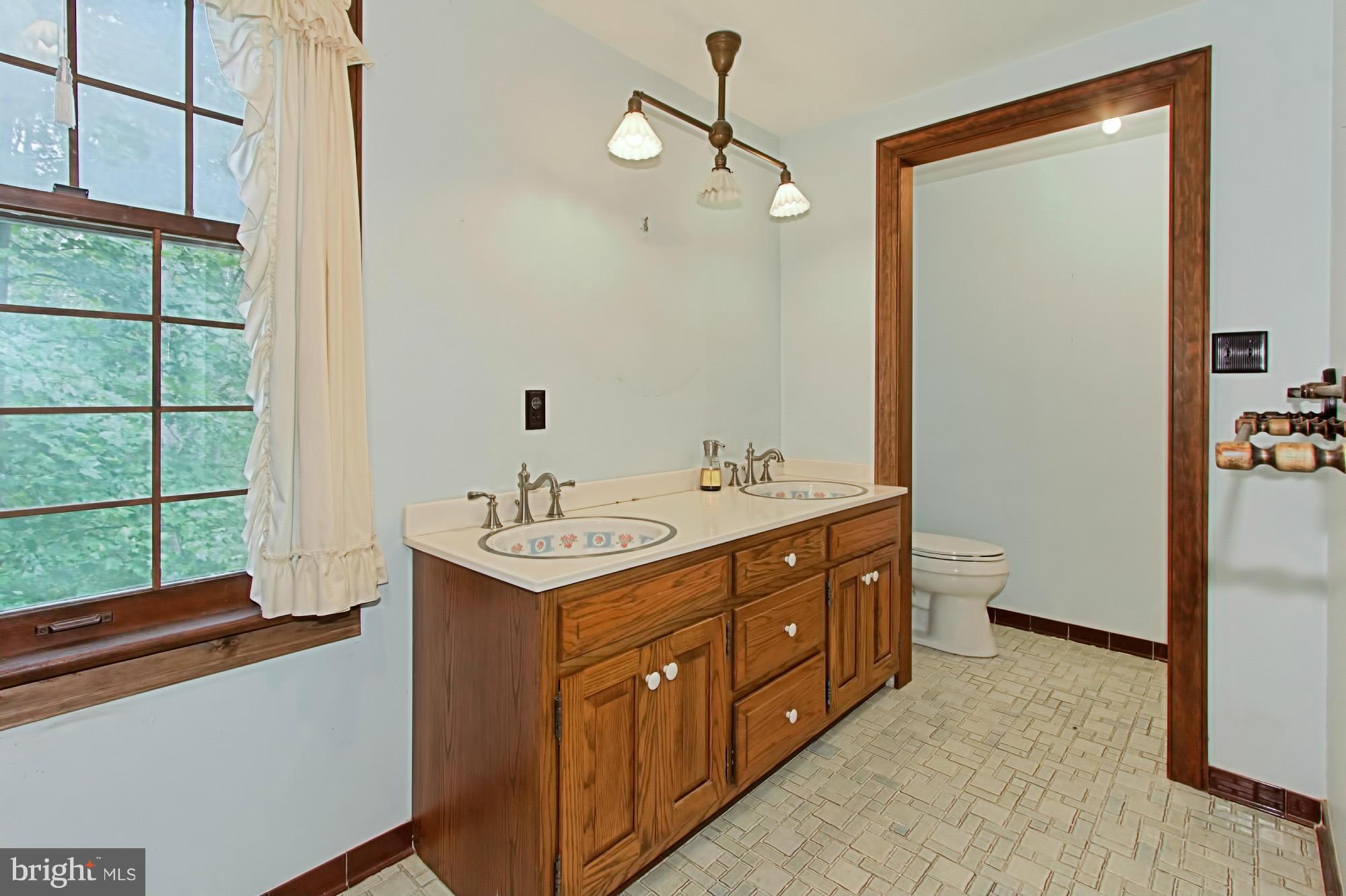 6106 Yates Ford Road Manassas, VA 20111 - Photo 22 of 30 Bath (Master)