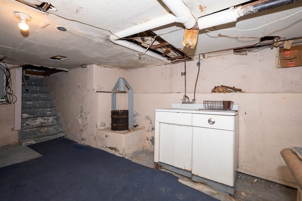 18 Prentice Street Worcester, MA 01604 - Photo 36 of 42 a utility room with dryer and washer