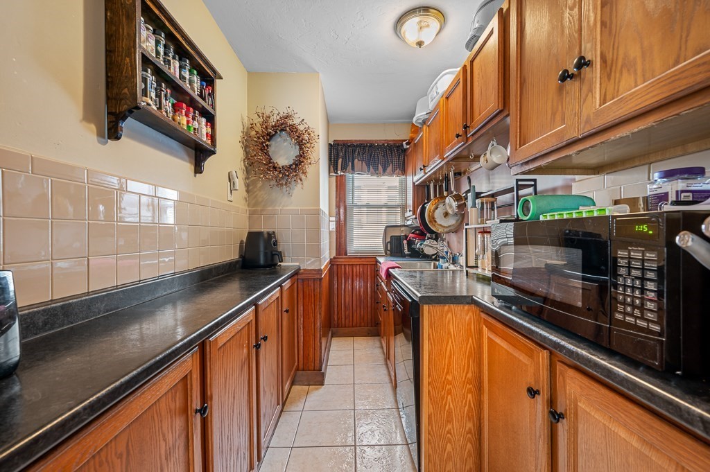 18 Prentice Street Worcester, MA 01604 - Photo 7 of 42