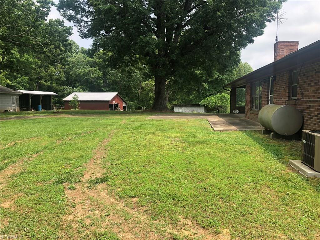 2380 E Road Walnut Cove, NC 27052 - Photo 4 of 27