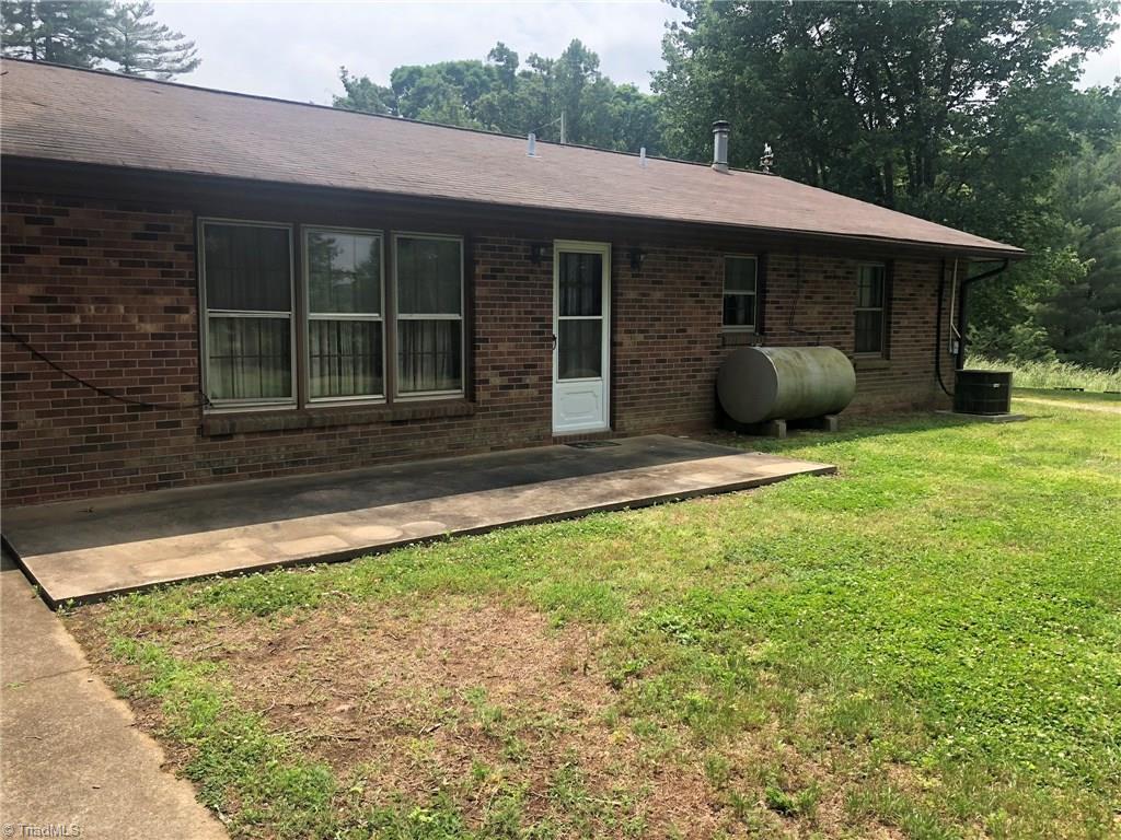 2380 E Road Walnut Cove, NC 27052 - Photo 5 of 27