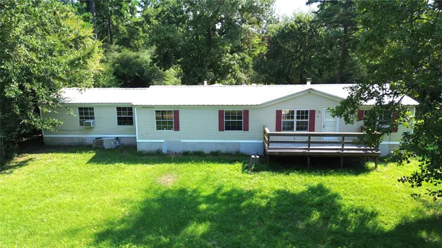 a view of a house with a backyard