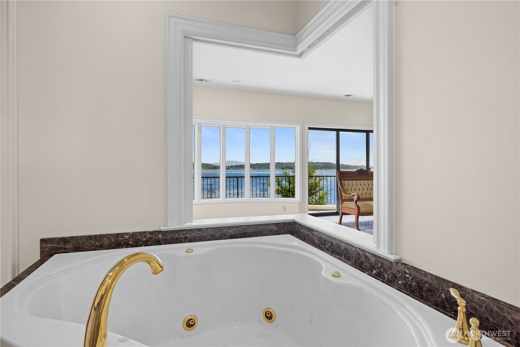 6669 Northeast Windermere Road Seattle, WA 98115 - Photo 31 of 40