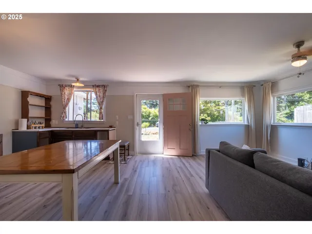 $399,000 | 135 Laurel Street, Gleneden Beach, OR 97388