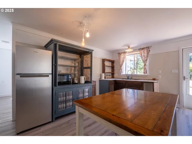 $399,000 | 135 Laurel Street, Gleneden Beach, OR 97388