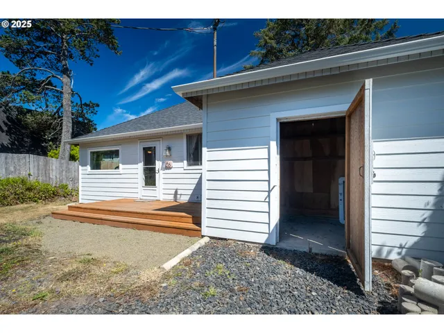 $399,000 | 135 Laurel Street, Gleneden Beach, OR 97388