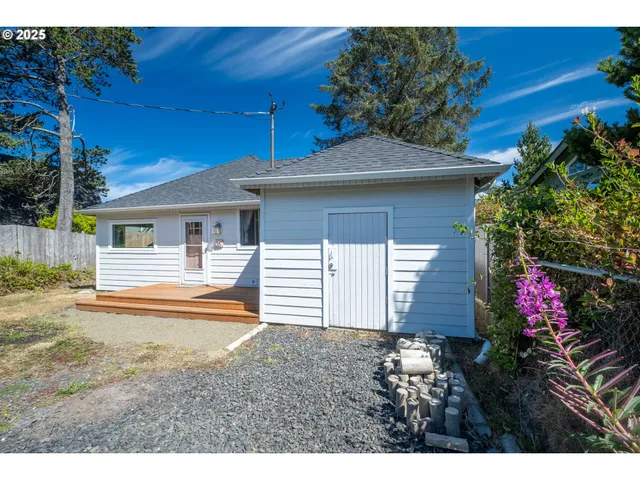 $399,000 | 135 Laurel Street, Gleneden Beach, OR 97388