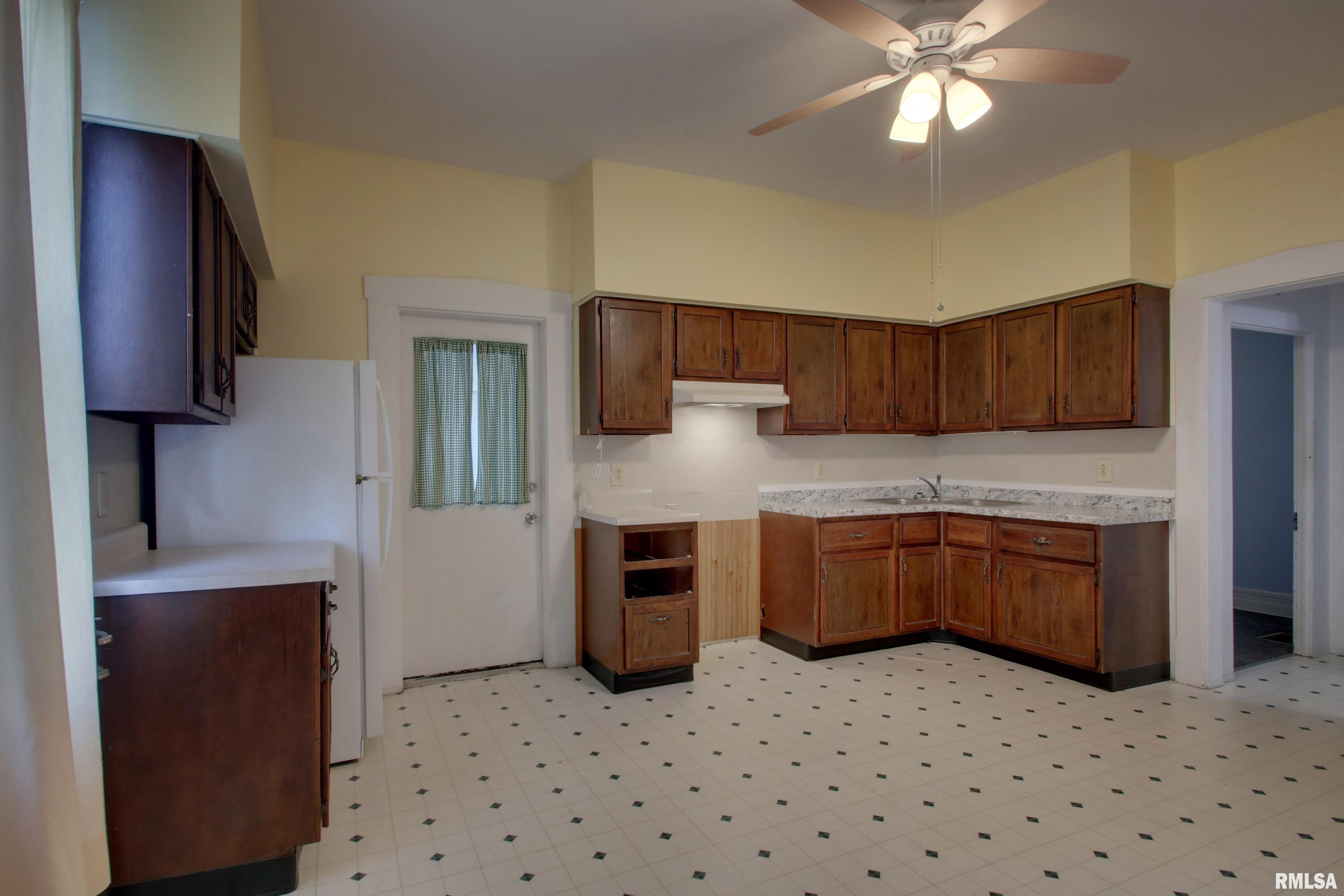 2069 Spring Street Quincy, IL 62301 - Photo 5 of 21 Gallery Image 5