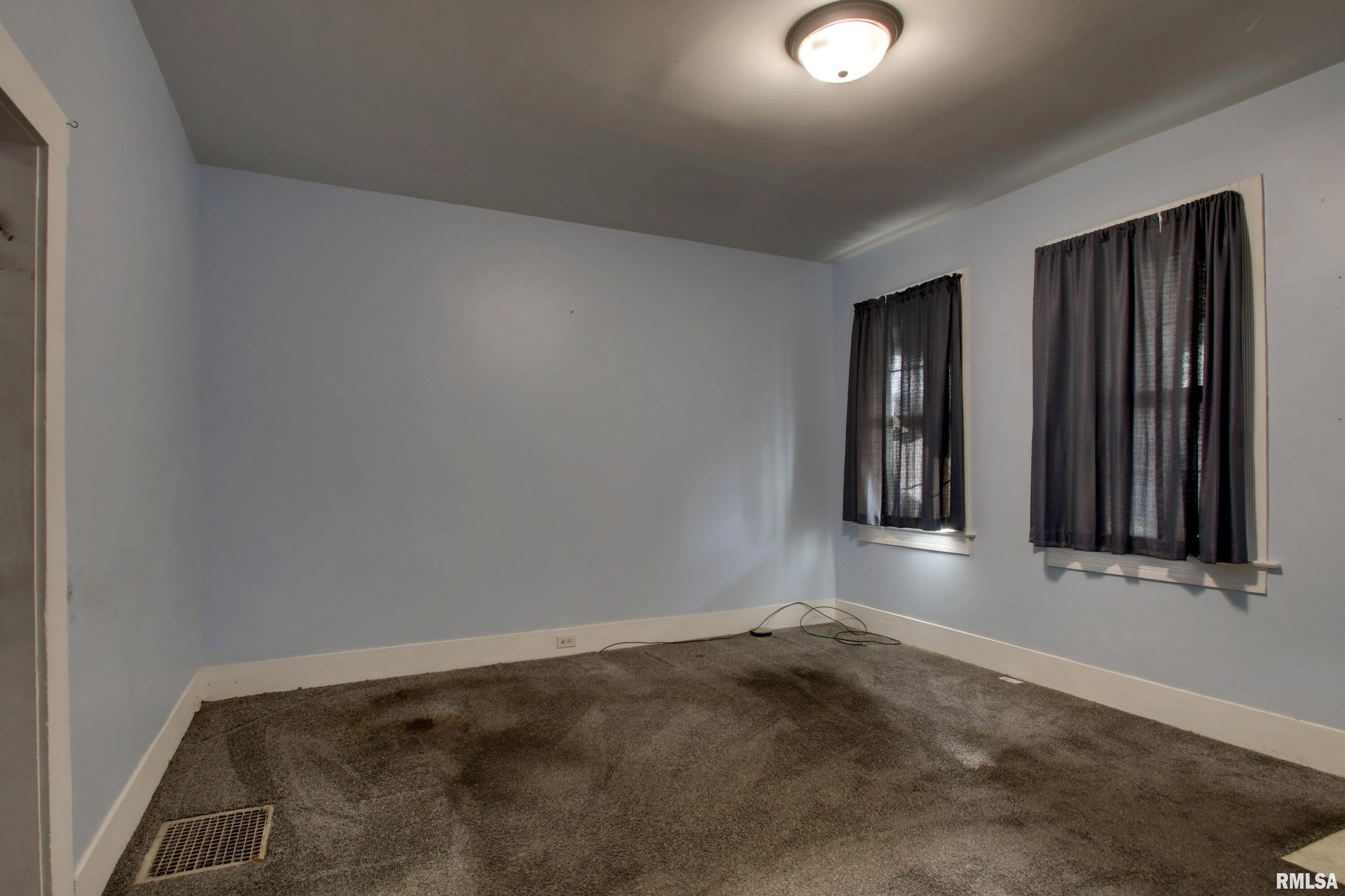 2069 Spring Street Quincy, IL 62301 - Photo 9 of 21 Gallery Image 9