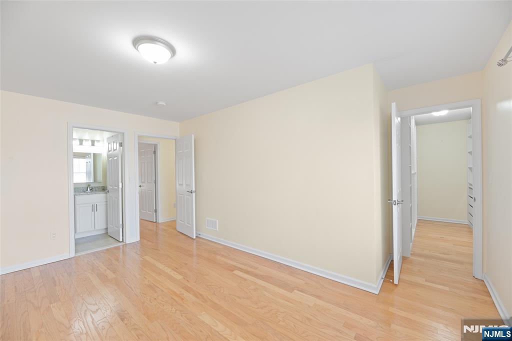 902 Spruce Street Roselle, NJ 07203 - Photo 18 of 32