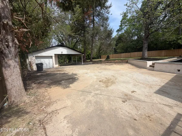 $525,000 | 4207 Holston Hills Road, Knoxville, TN 37914