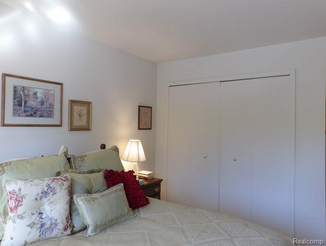 17485 Rudgate Street, Unit 33 Southgate, MI 48195 - Photo 19 of 29 26. FULL WALL LENGTH CLOSET WITH SHELVES!