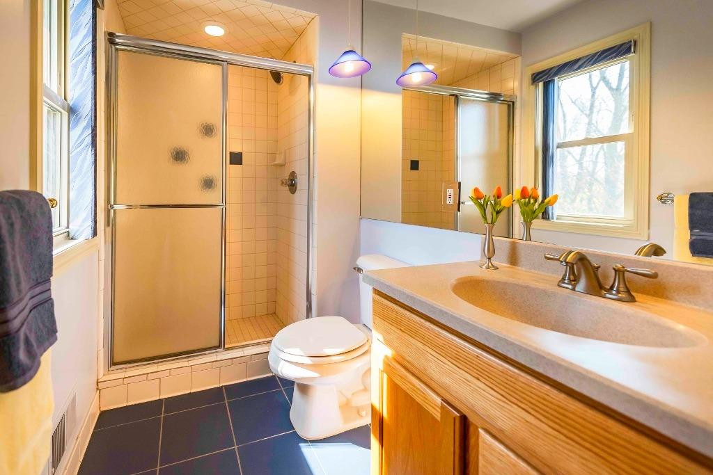 37211 Howard Road Farmington Hills, MI 48331 - Photo 41 of 83 En Suite Bath to Bedroom 2