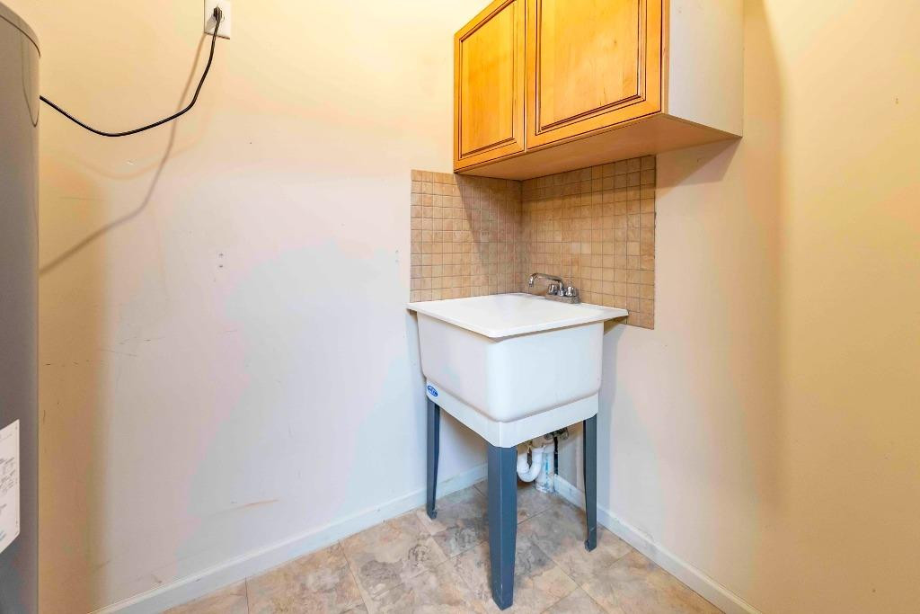 37211 Howard Road Farmington Hills, MI 48331 - Photo 52 of 83 Laundry tub off of Multi-use space