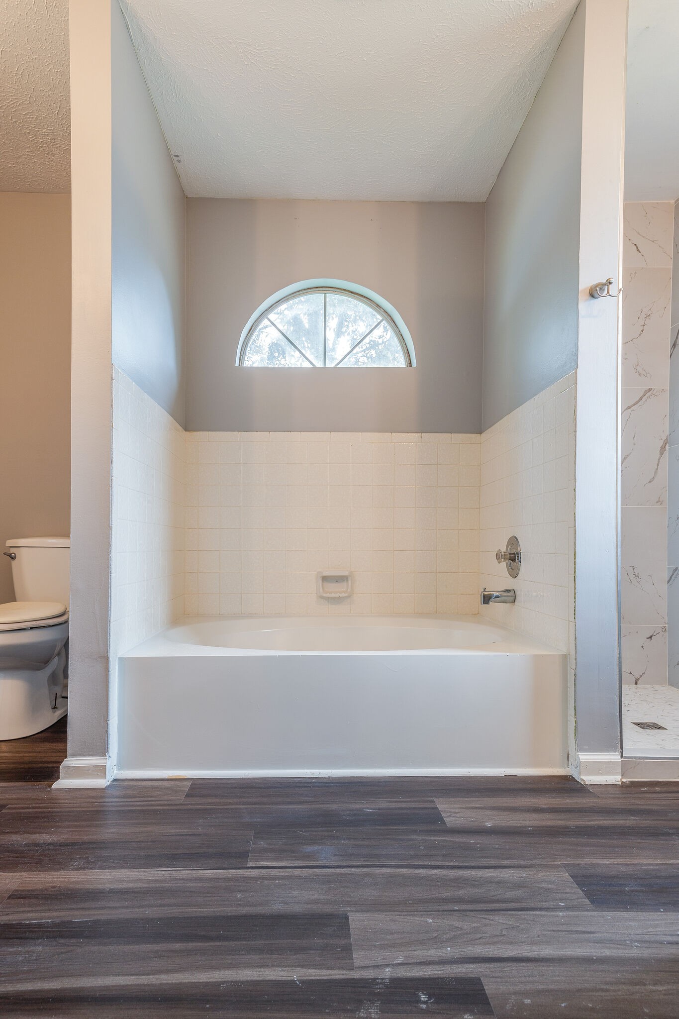 3218 Country Hill Road Antioch, TN 37013 - Photo 17 of 22 a bathroom with a bathtub and a toilet