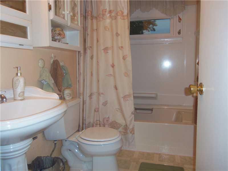 142 Pine Run Church Road Apollo, PA 15613 - Photo 15 of 21 Full Bath.