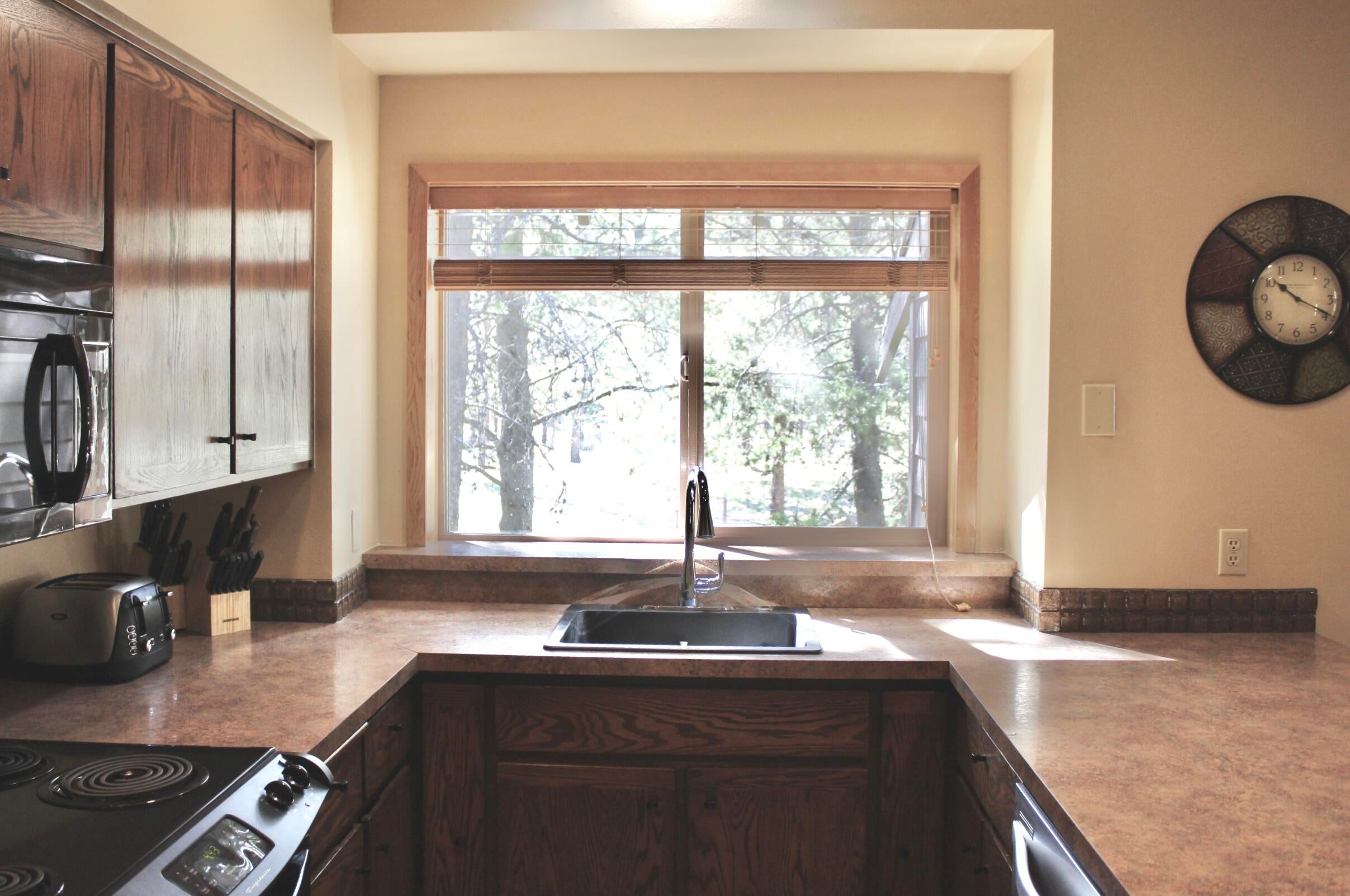57379 Beaver Ridge Loop, Unit 30B Sunriver, OR 97707 - Photo 2 of 20 2-Kit1-R30