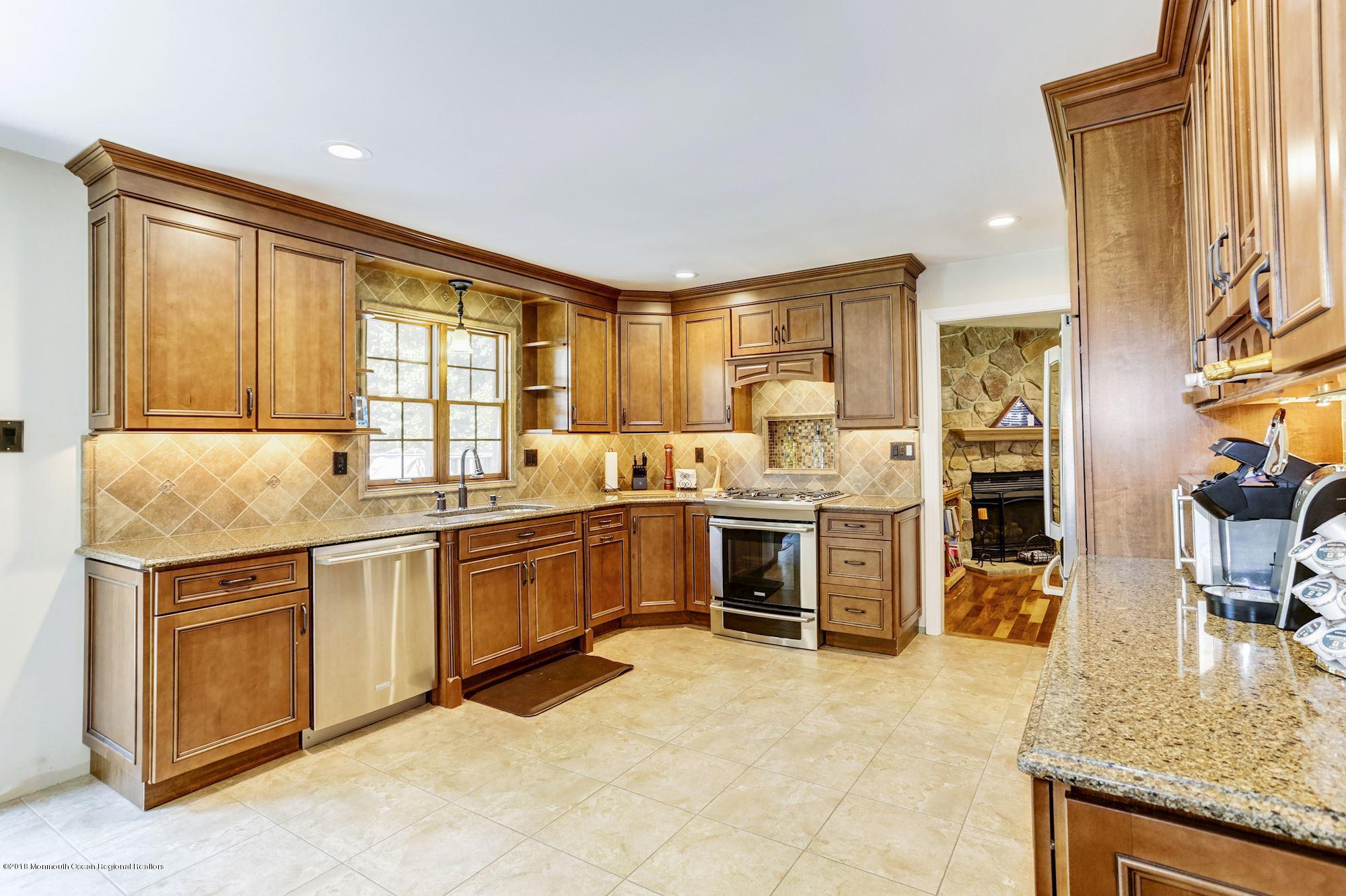 669 Windsor Road Brick, NJ 08723 - Photo 12 of 25 039_669_Windsor_Rd_236703_351812