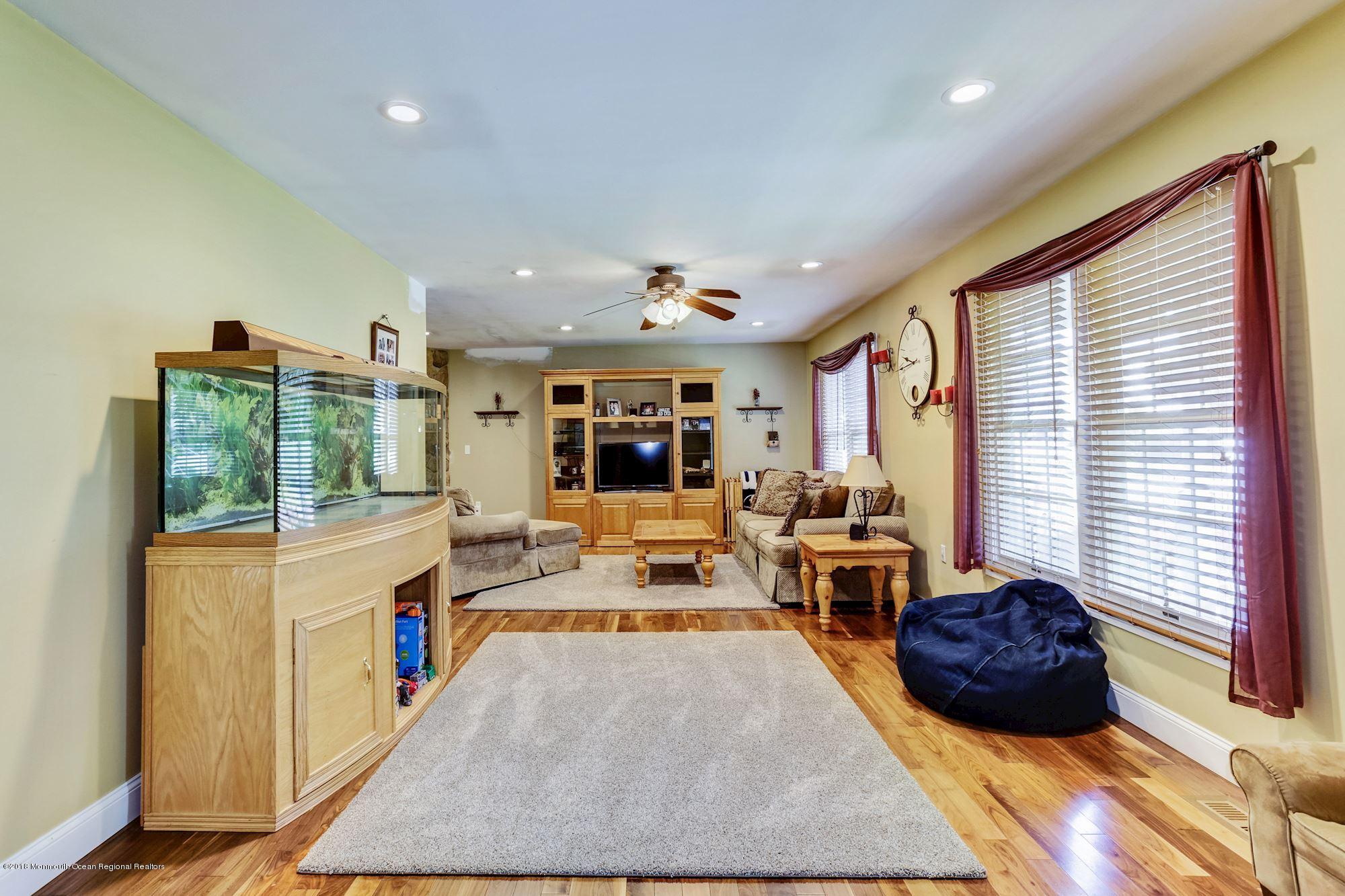 669 Windsor Road Brick, NJ 08723 - Photo 6 of 25 018_669_Windsor_Rd_236703_351812