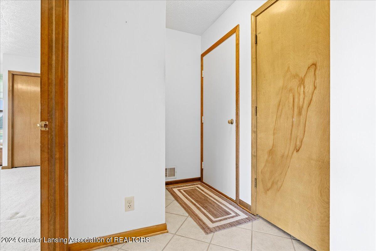 9380 Clark Road Grand Ledge, MI 48837 - Photo 27 of 39 37-Media Jett-36