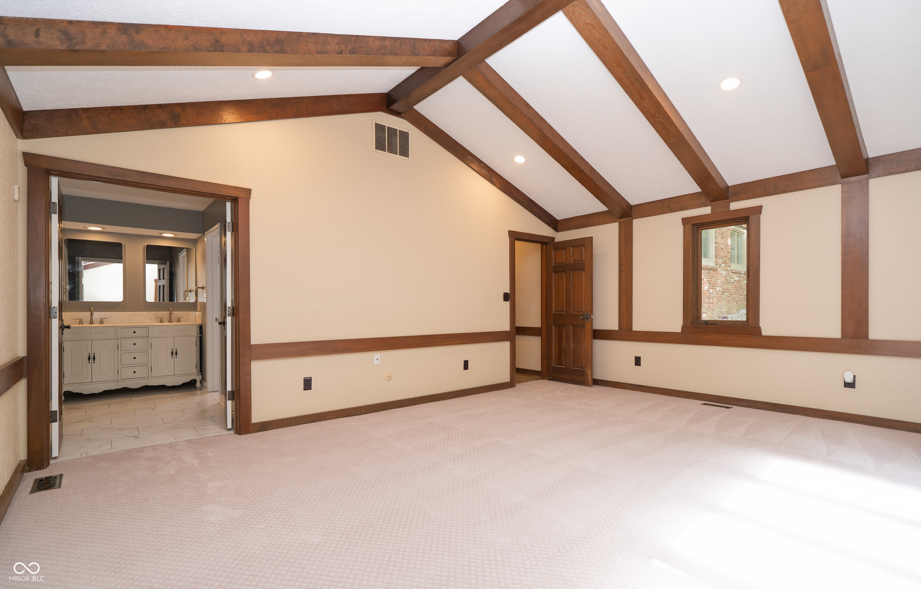 6235 Johnson Road Indianapolis, IN 46220 - Photo 8 of 73 Gallery Image 8