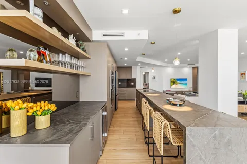 $1,295,000 | 888 Brickell Key Drive, Unit 1207, Miami, FL 33131