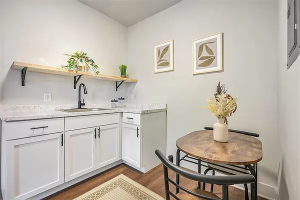 $649,900 | 415 West Walnut Street, Kalamazoo, MI 49007