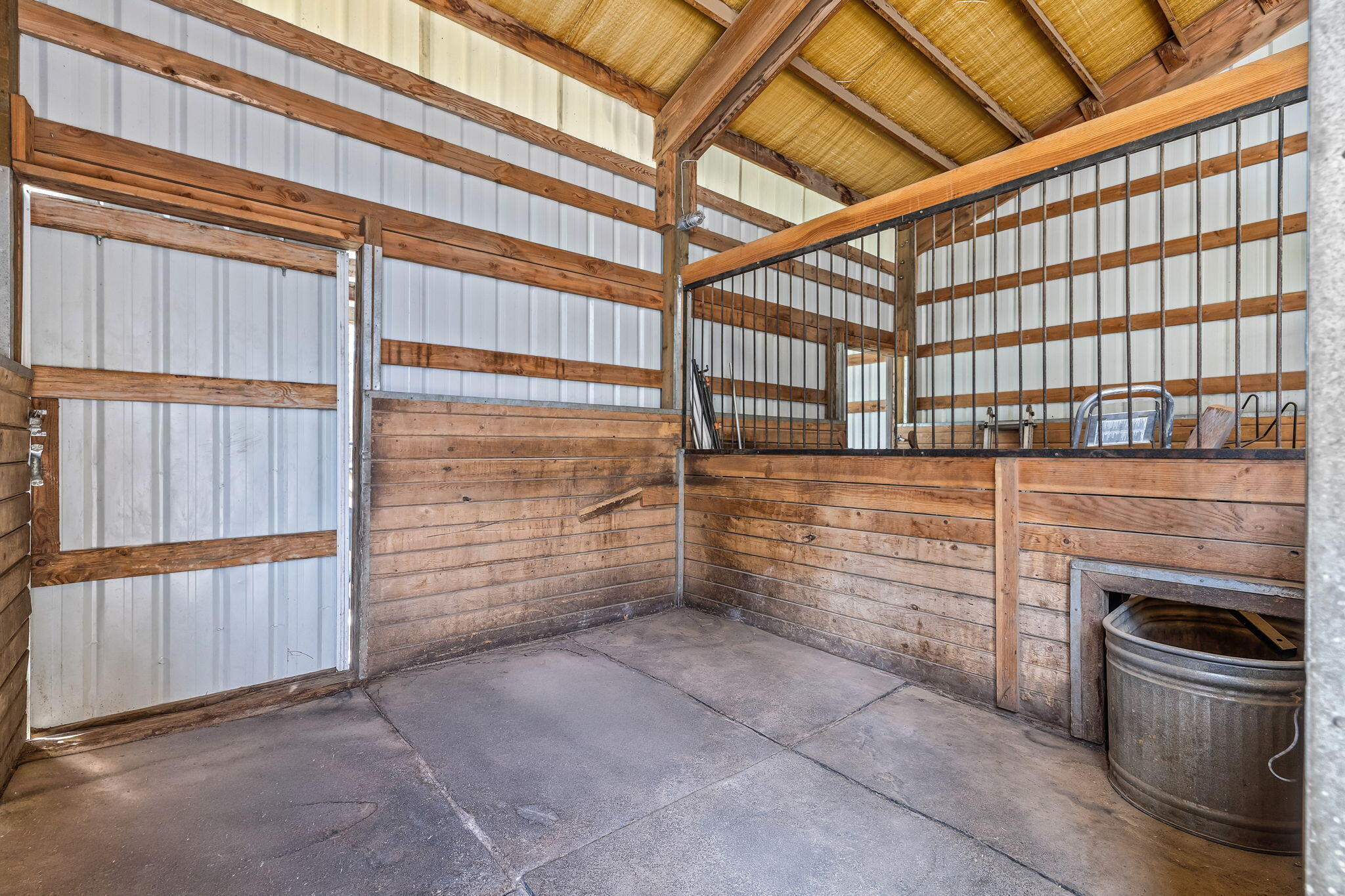 50940 South Huntington Road La Pine, OR 97739 - Photo 12 of 46 Barn La Pine