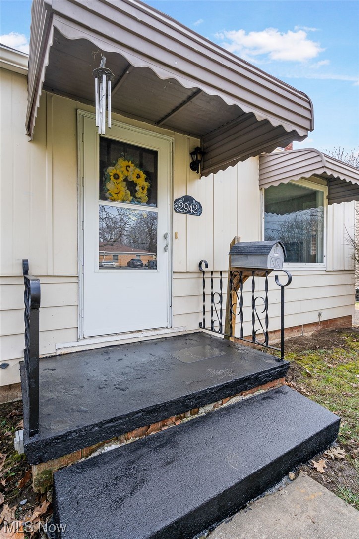 2942 17th Street Northwest Canton, OH 44708 - Photo 5 of 25 View of property entrance
