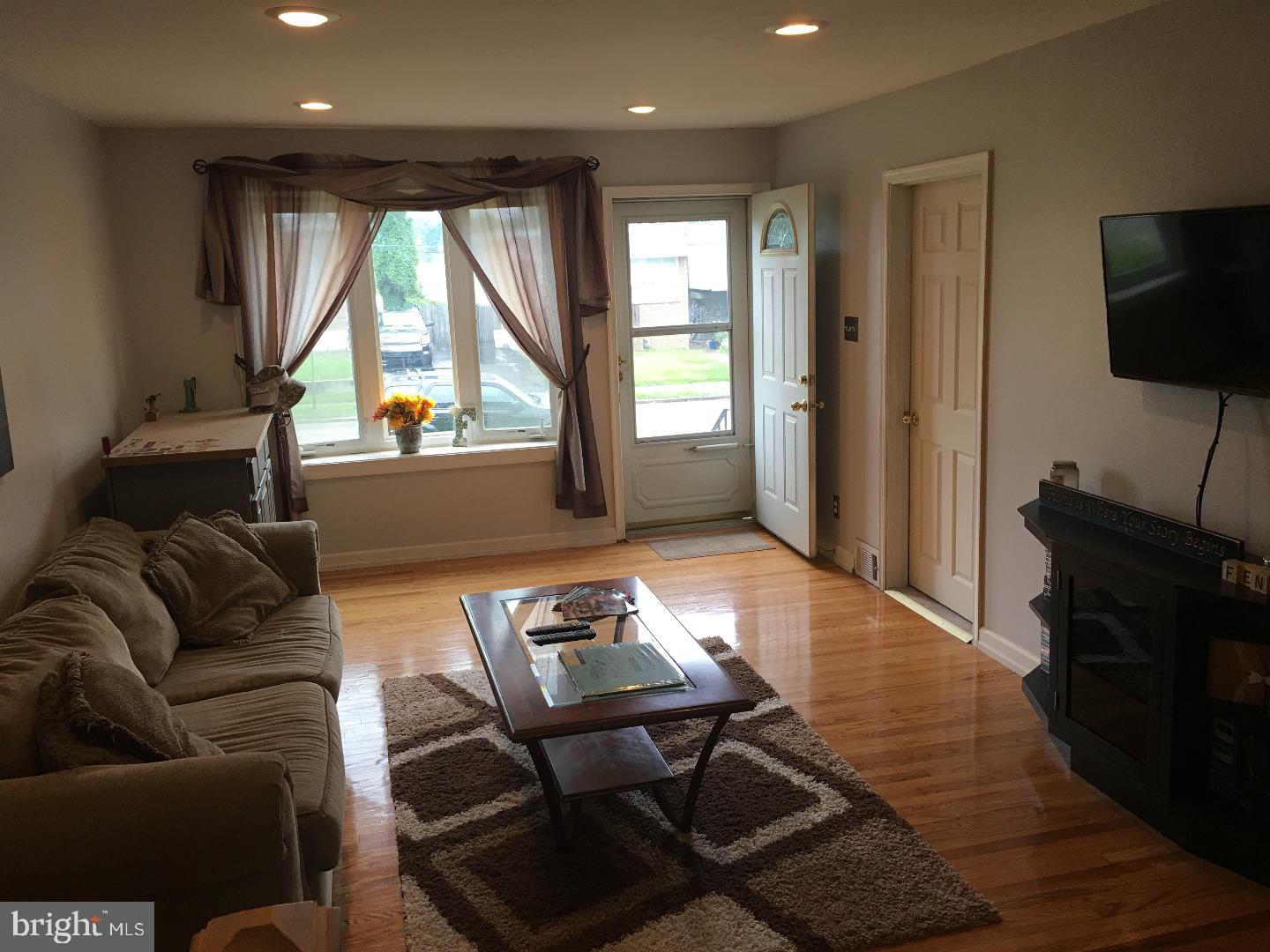 207 Stoney Hill Road Ridley Park, PA 19078 - Photo 3 of 25 Gallery Image 3