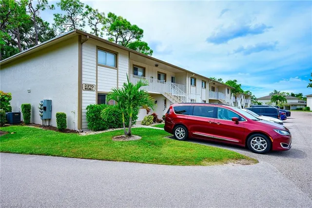 $1,995 | 2370 Naples Trace Circle, Unit 7, Naples, FL 34109