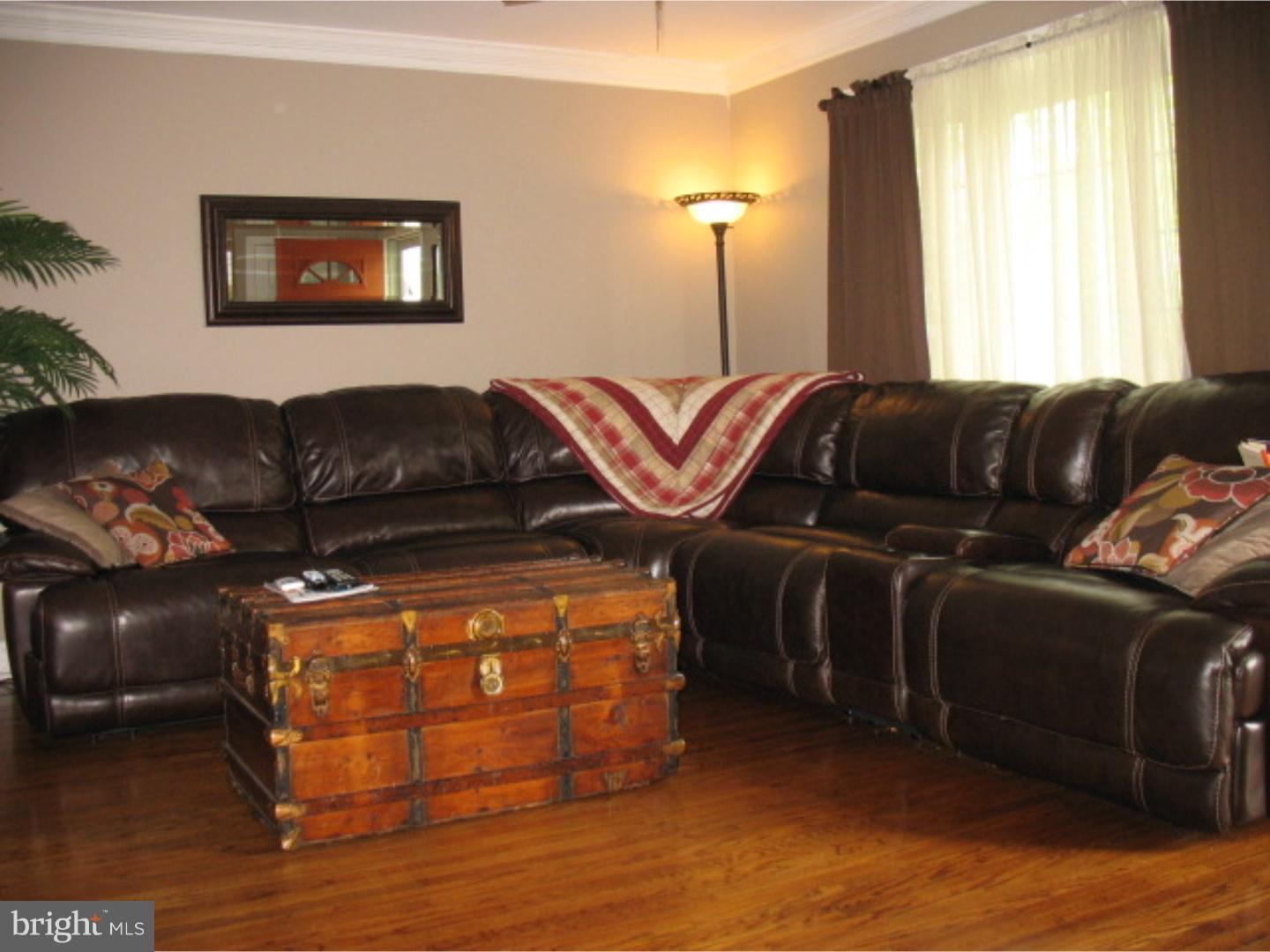 815 Garden Road Warminster, PA 18974 - Photo 2 of 23 Living Room