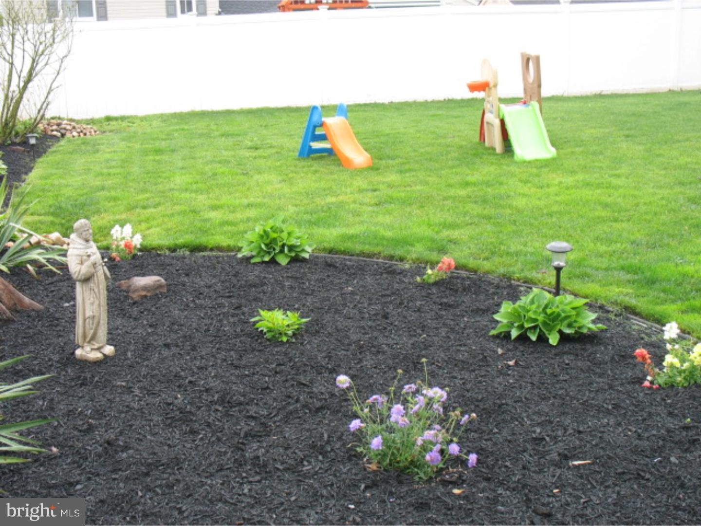 815 Garden Road Warminster, PA 18974 - Photo 22 of 23 Back Yard