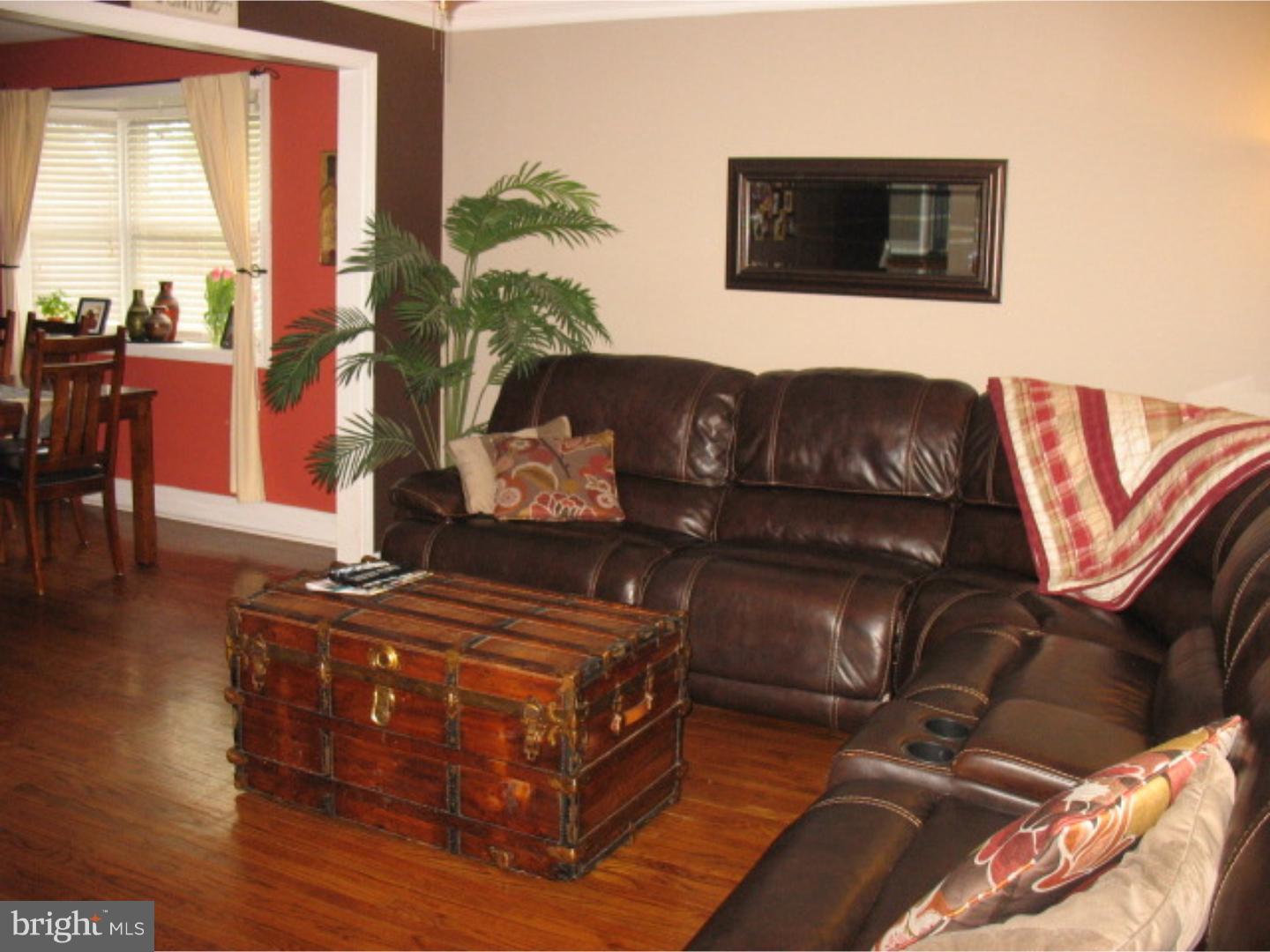 815 Garden Road Warminster, PA 18974 - Photo 3 of 23 Living Room